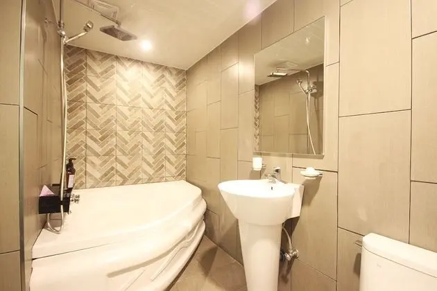 Oda (Deluxe (Netflix & YouTube viewing ava)