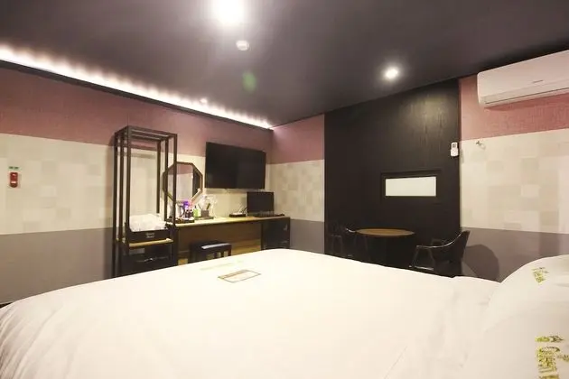 Oda (Deluxe (Netflix & YouTube viewing ava)