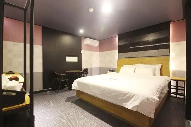 Oda (Deluxe (Netflix & YouTube viewing ava)