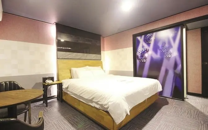 Oda (Semi Deluxe (You can watch Netflix & )