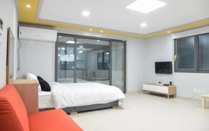 Oda (Room 203)