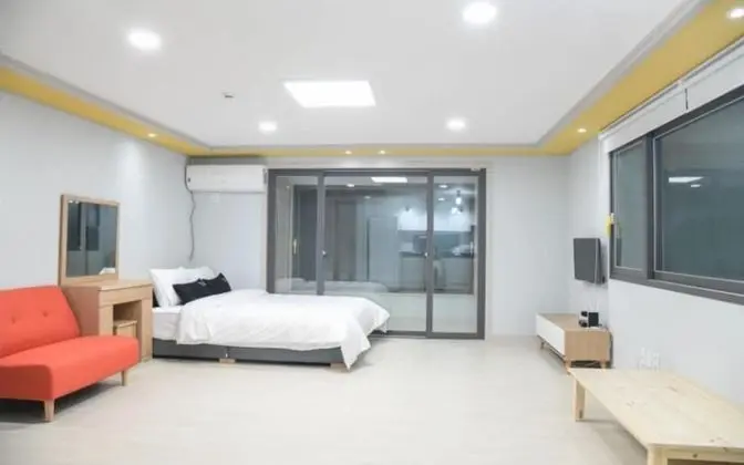 Oda (Room 203)
