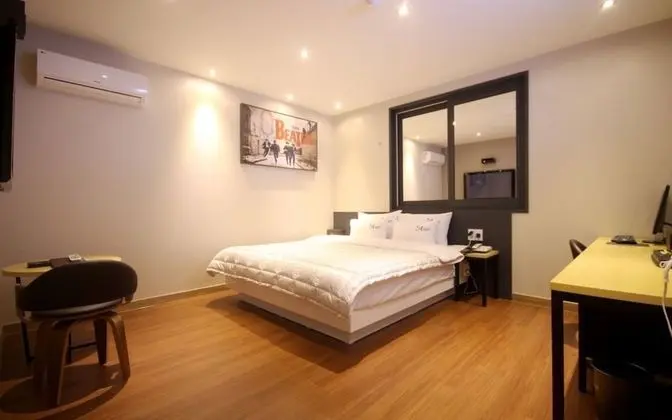 Oda (Deluxe (Netflix/Wavve Available 1 Hig)