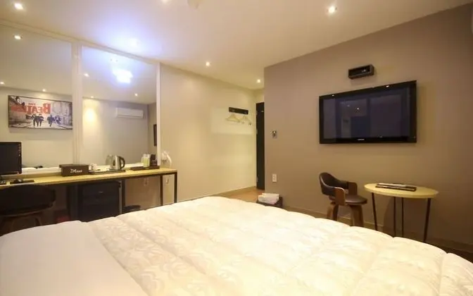 Oda (Deluxe (Netflix/Wavve Available 1 Hig)