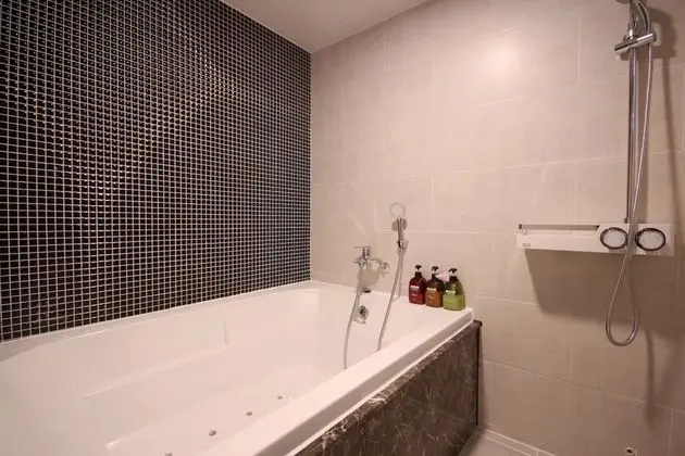 Oda (Premium (Netflix/Wavve Available 1 Hi)