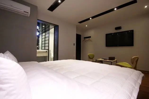 Oda (Premium (Netflix/Wavve Available 1 Hi)