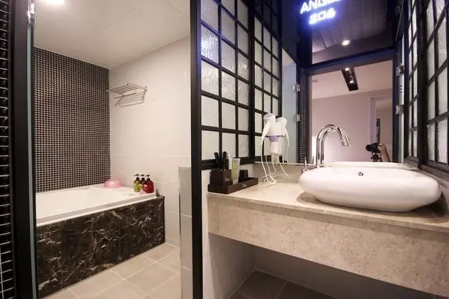 Oda (Premium (Netflix/Wavve Available 1 Hi)