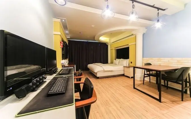 Oda (Deluxe Room A (DESK Couple PC Netflix)