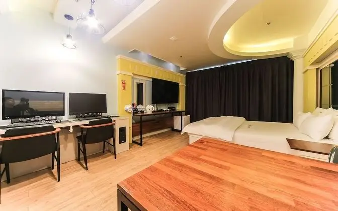 Oda (Deluxe Room A (DESK Couple PC Netflix)