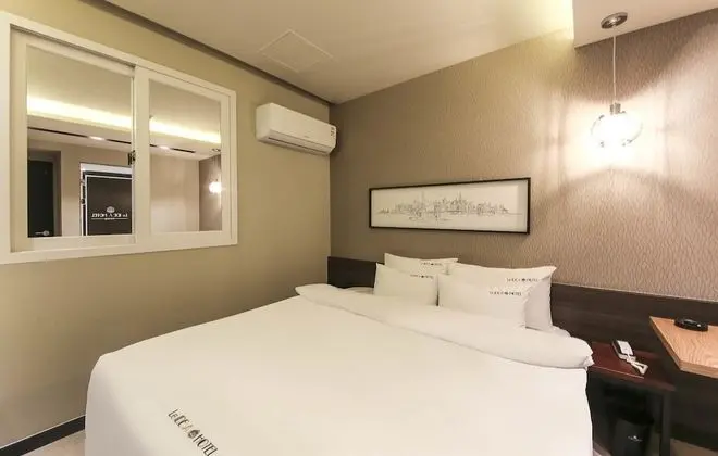 Standard Tek Büyük Yataklı Oda