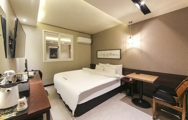 Standard Tek Büyük Yataklı Oda