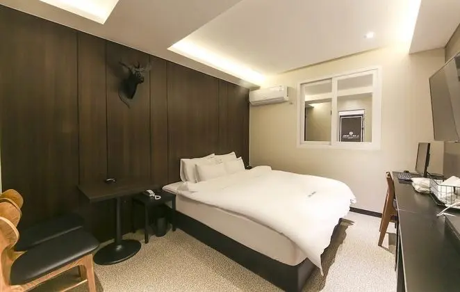 Standard Tek Büyük Yataklı Oda