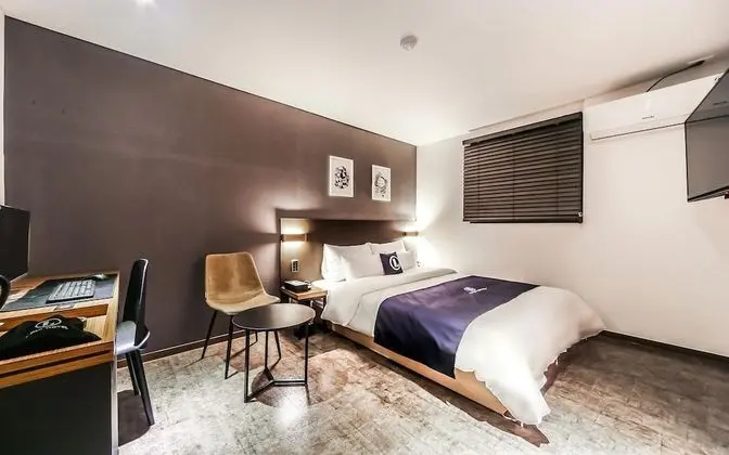 Oda (Deluxe (Netflix/YouTube available))