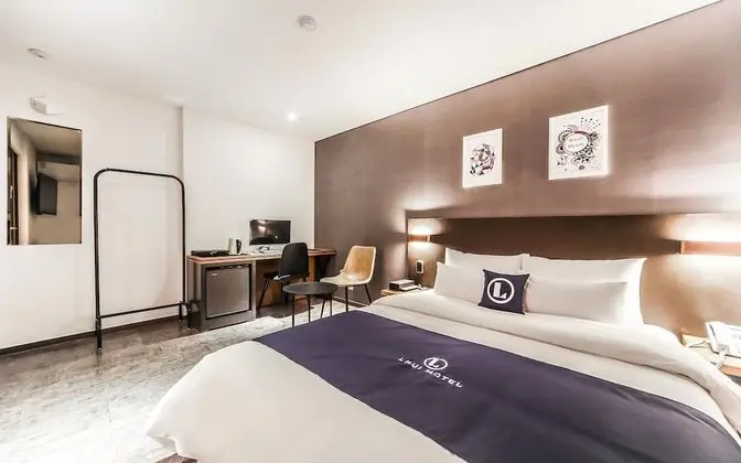 Oda (Deluxe (Netflix/YouTube available))