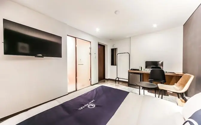 Oda (Deluxe (Netflix/YouTube available))