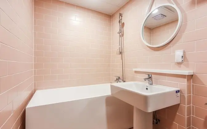 Oda (Deluxe (Netflix/YouTube available))