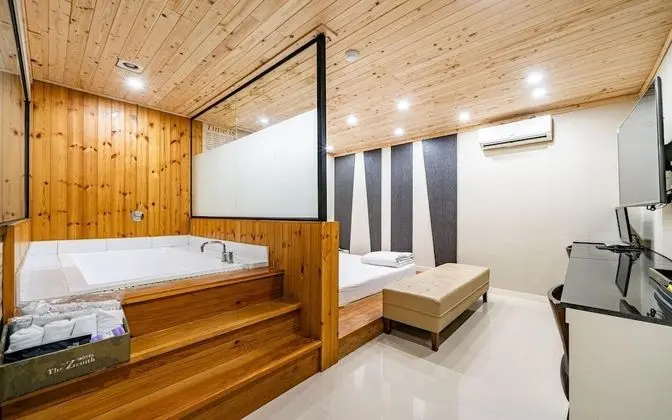 Oda (Hinoki Spa (Free Netflix))