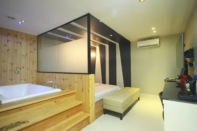 Oda (Hinoki Spa (Free Netflix))