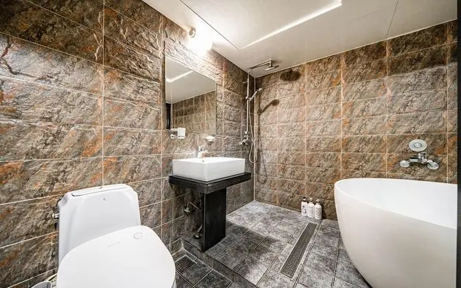 Oda (Royal Suite (Free Netflix))