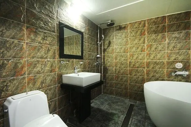 Oda (Royal Suite (Free Netflix))