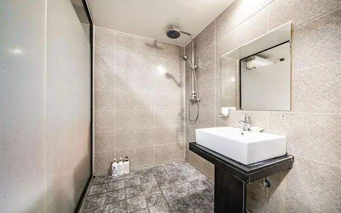 Oda (Standard (Free Netflix watching))