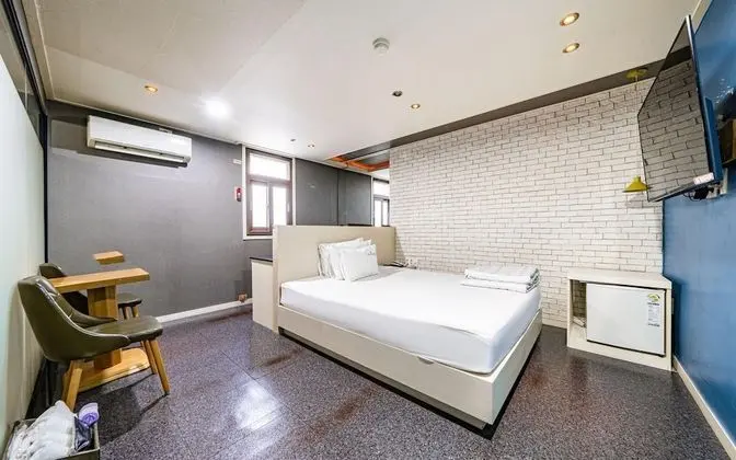 Oda (Standard (Free Netflix watching))