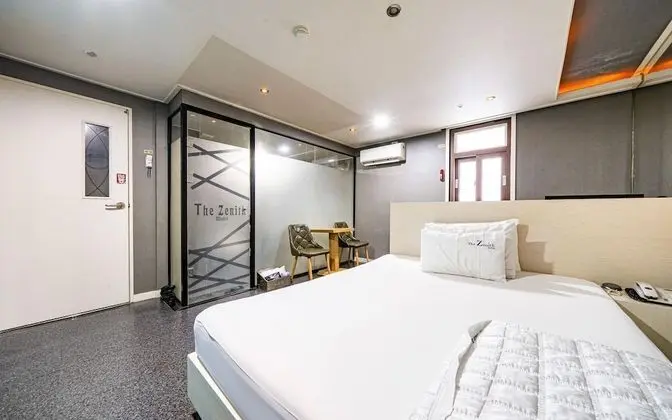 Oda (Standard (Free Netflix watching))