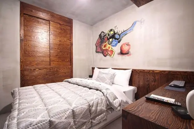 Oda (Mini rooms (free use of Netflix in al)