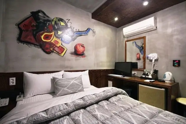 Oda (Mini rooms (free use of Netflix in al)