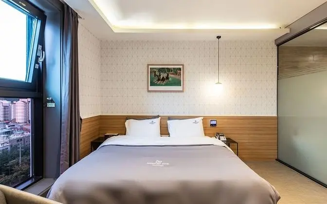 Oda (Premium ROOM (Breakfast &amp; NETFLIX)