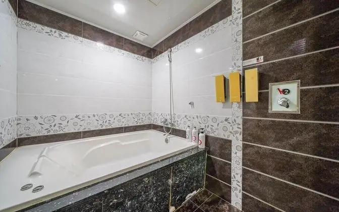 Oda (Two-person bath room)