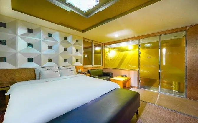 Oda (VIP Bathroom Bed King Size Bathtub)