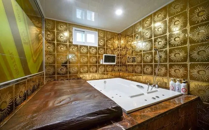 Oda (VIP Bathroom Bed King Size Bathtub)