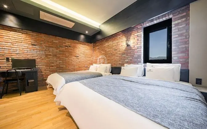 Oda (Twin bed (with styler 65-inch smart T)