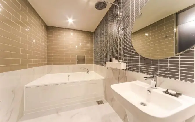 Oda (Deluxe (free Netflix viewing (bathtub)