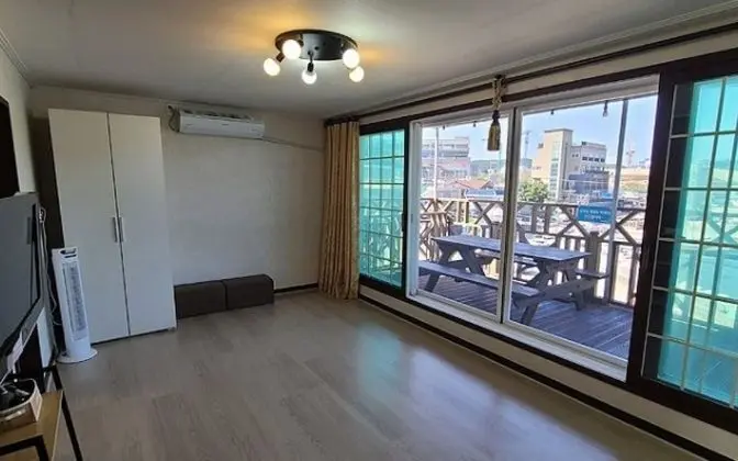 Oda (Room 201)