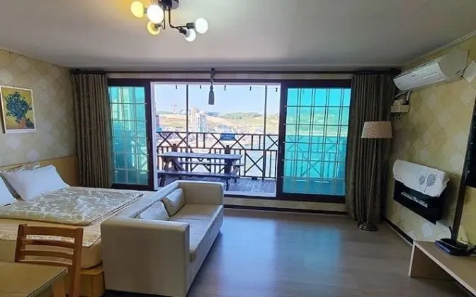 Oda (Room 202)