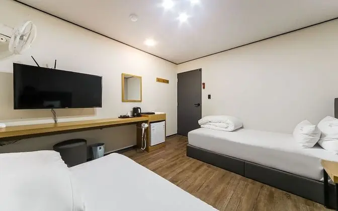 Oda (Twin (corona safe room))