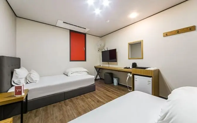 Oda (Twin (corona safe room))