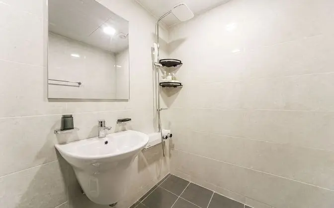 Oda (Twin (corona safe room))