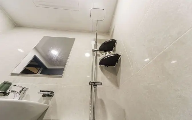 Oda (Twin (corona safe room))