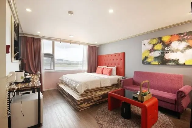 Oda (Deluxe Room / Netflix)