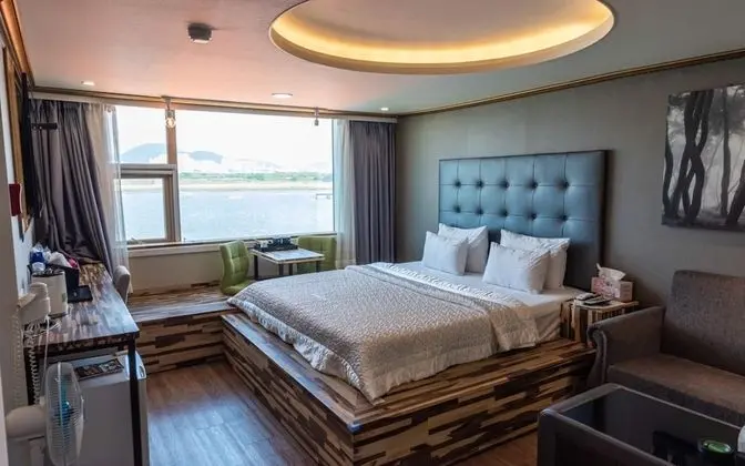 Oda (Deluxe Room / Netflix)