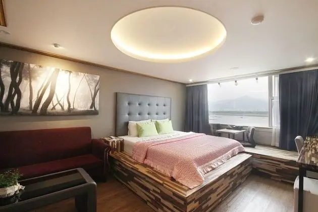 Oda (Deluxe Room / Netflix)