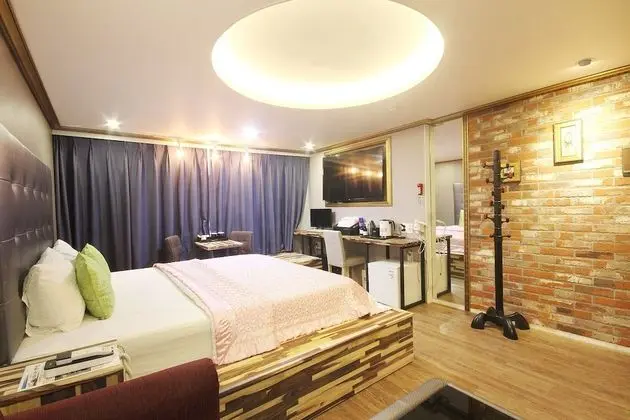 Oda (Deluxe Room / Netflix)