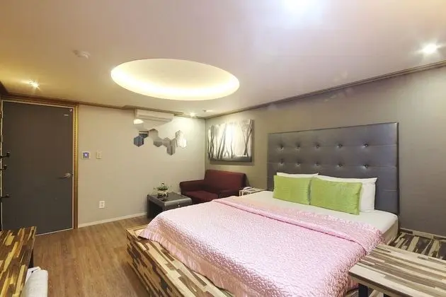 Oda (Deluxe Room / Netflix)