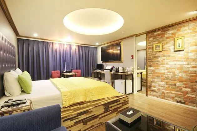 Oda (Deluxe Room / Netflix)