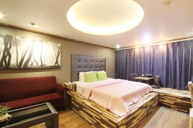 Oda (Deluxe Room / Netflix)