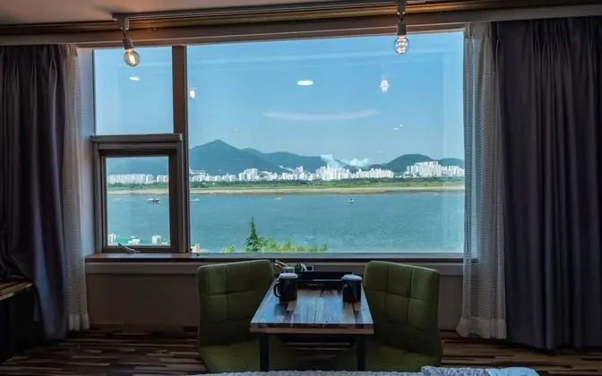 Oda (Deluxe Room / Netflix)