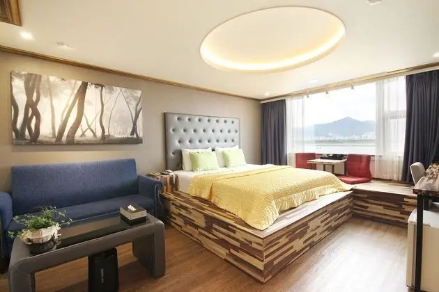 Oda (Deluxe Room / Netflix)